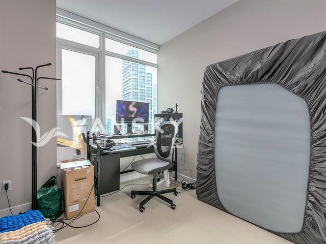 220713153301_guest room.jpg
